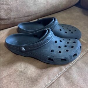 CROCS - Classic Black Slip-On